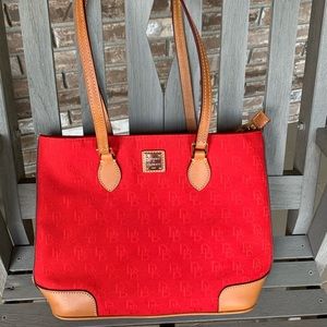 Beautiful Dooney & Bourke signature fabric tote